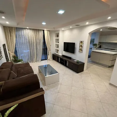 Luxury In St Julians Apartment *