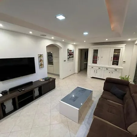 Luxury In St Julians Apartment *